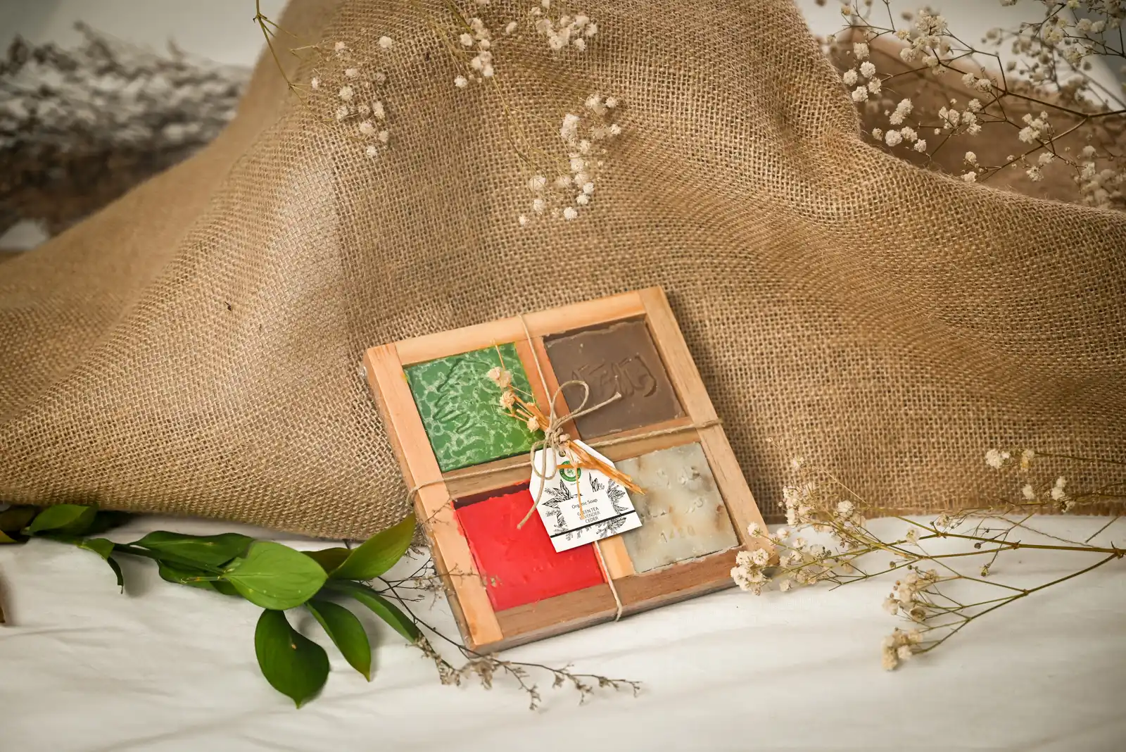 العلبة الخشبية – أربع صابونات