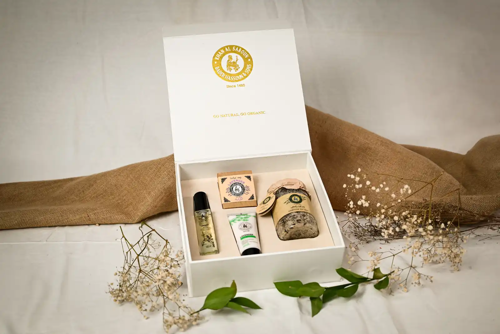 العلبة الخشبية المغناطيسية – بيضاء